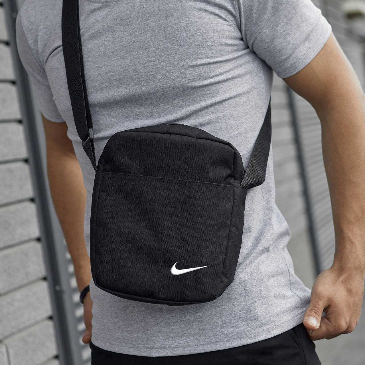 Сумка тканевая через плечо Nike черная с белым лого спортивная барсетка мужской черный мессенджер Найк
Сумка тканевая через плечо Nike черная с белым лого спортивная барсетка мужской черный мессенджер Найк