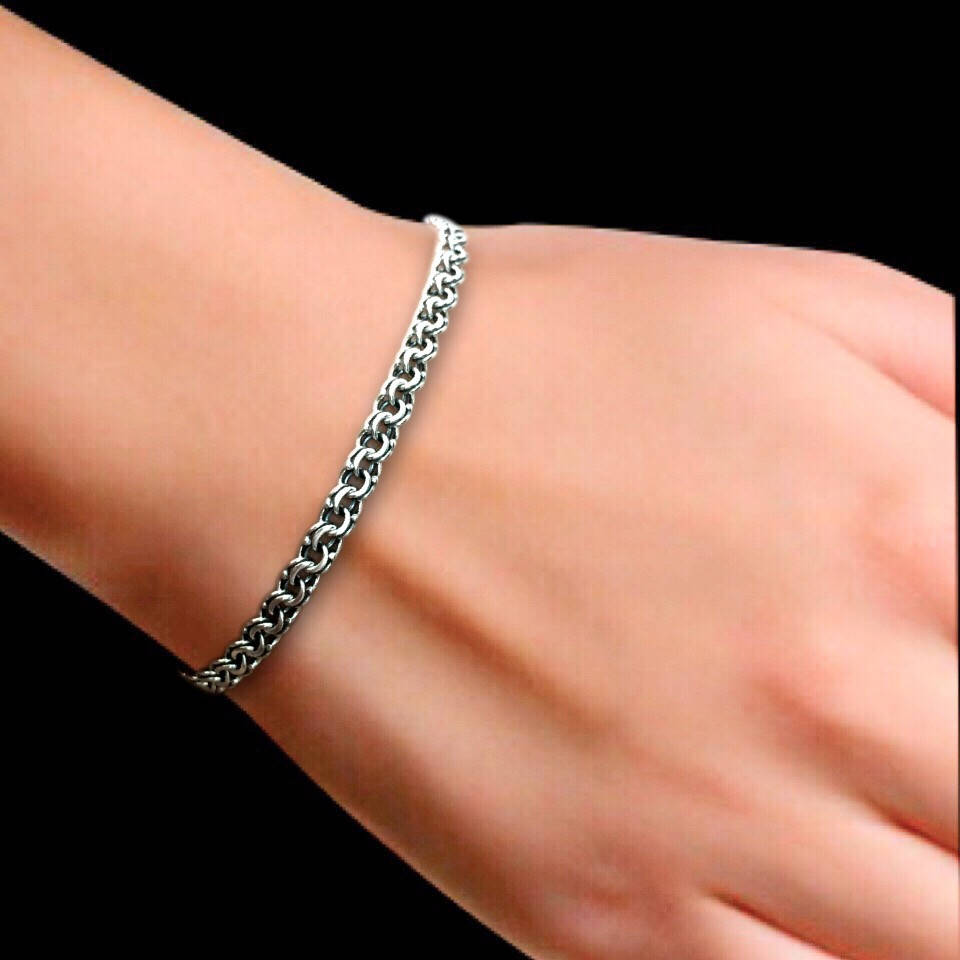 Серебряный браслет, 225мм, 6 грамм, плетение Бисмарк
Серебряный браслет, 225мм, 6 грамм, плетение Бисмарк