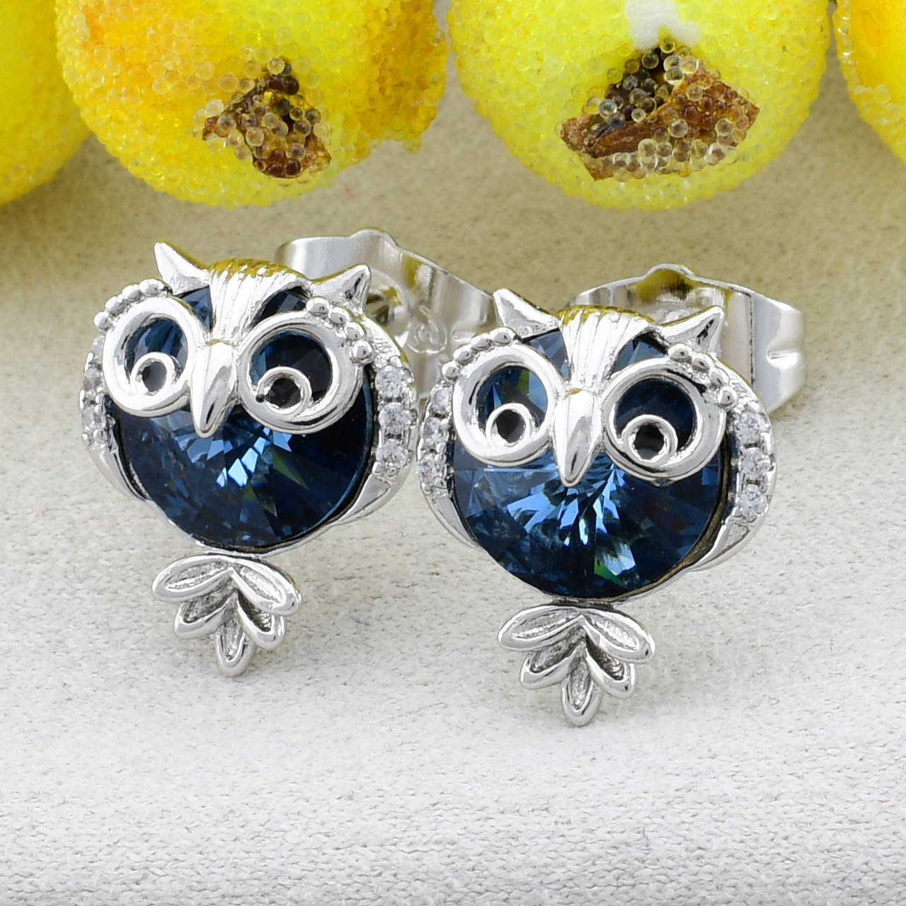 Серьги Xuping с кристаллами Swarovski 27278 размер 14х11 мм вес 2.7 г цвет синий позолота Белое золото
Серьги Xuping с кристаллами Swarovski 27278 размер 14х11 мм вес 2.7 г цвет синий позолота Белое золото