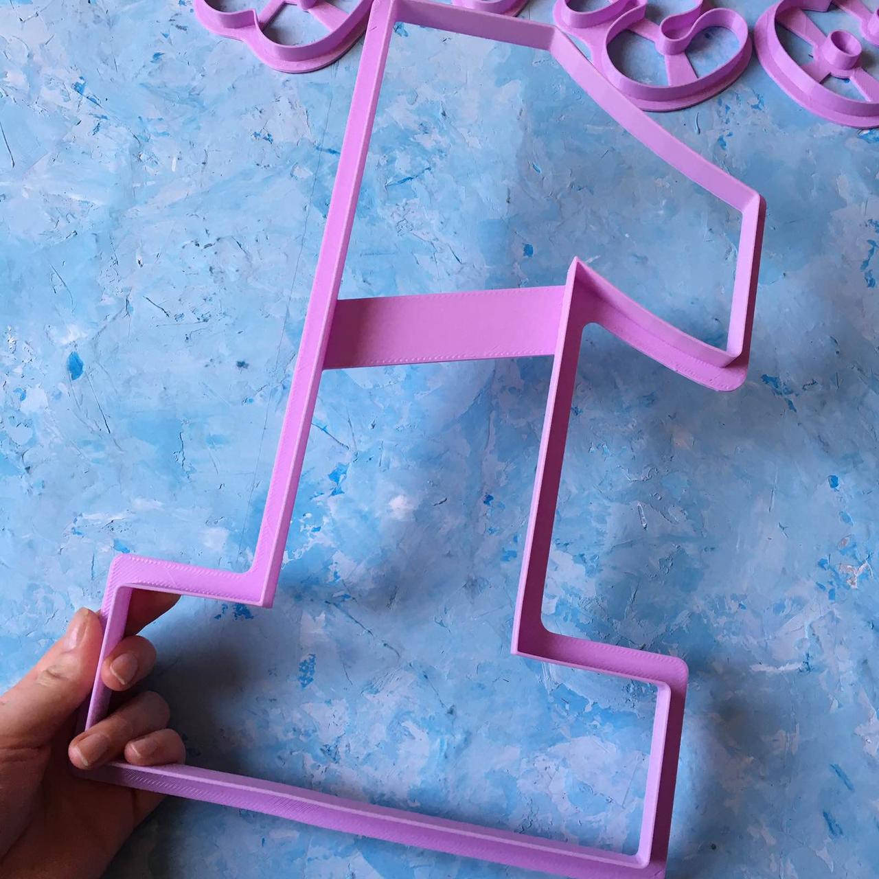 Вирубка ТОРТ - ЦИФРА #1 32 см. / Вырубка - формочка для торта - цифры, коржей 32 см.
Вирубка ТОРТ - ЦИФРА #1 32 см. / Вырубка - формочка для торта - цифры, коржей 32 см.