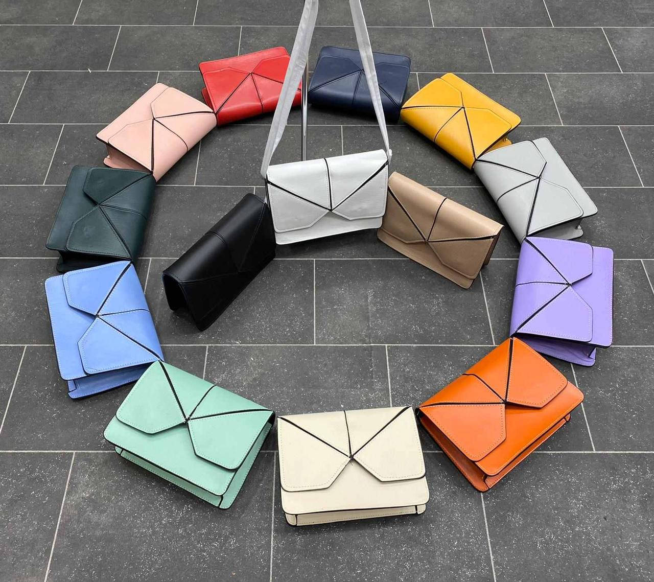 Сумка-клатч женская с ремешком, размер 20×19 см (2цв) "David Bags" недорого оптом от прямого поставщика, Разные цвета
Сумка-клатч женская с ремешком, размер 20×19 см (2цв) "David Bags" недорого оптом от прямого поставщика, Разные цвета