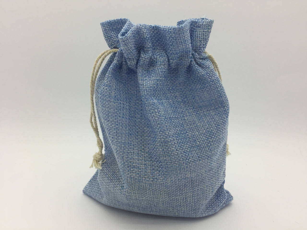 Мешочек подарочный сувенирный 14х19 см. Голубой 
Мешочек подарочный сувенирный 14х19 см. Голубой