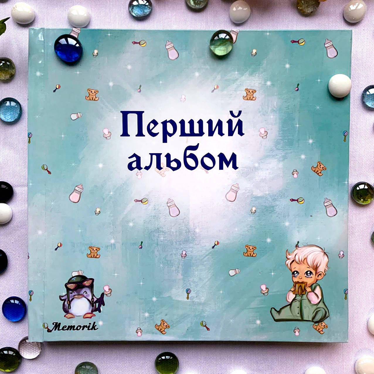 Альбом для новонародженного "Перший альбом" на українській мові для хлопчика
Альбом для новонародженного "Перший альбом" на українській мові для хлопчика