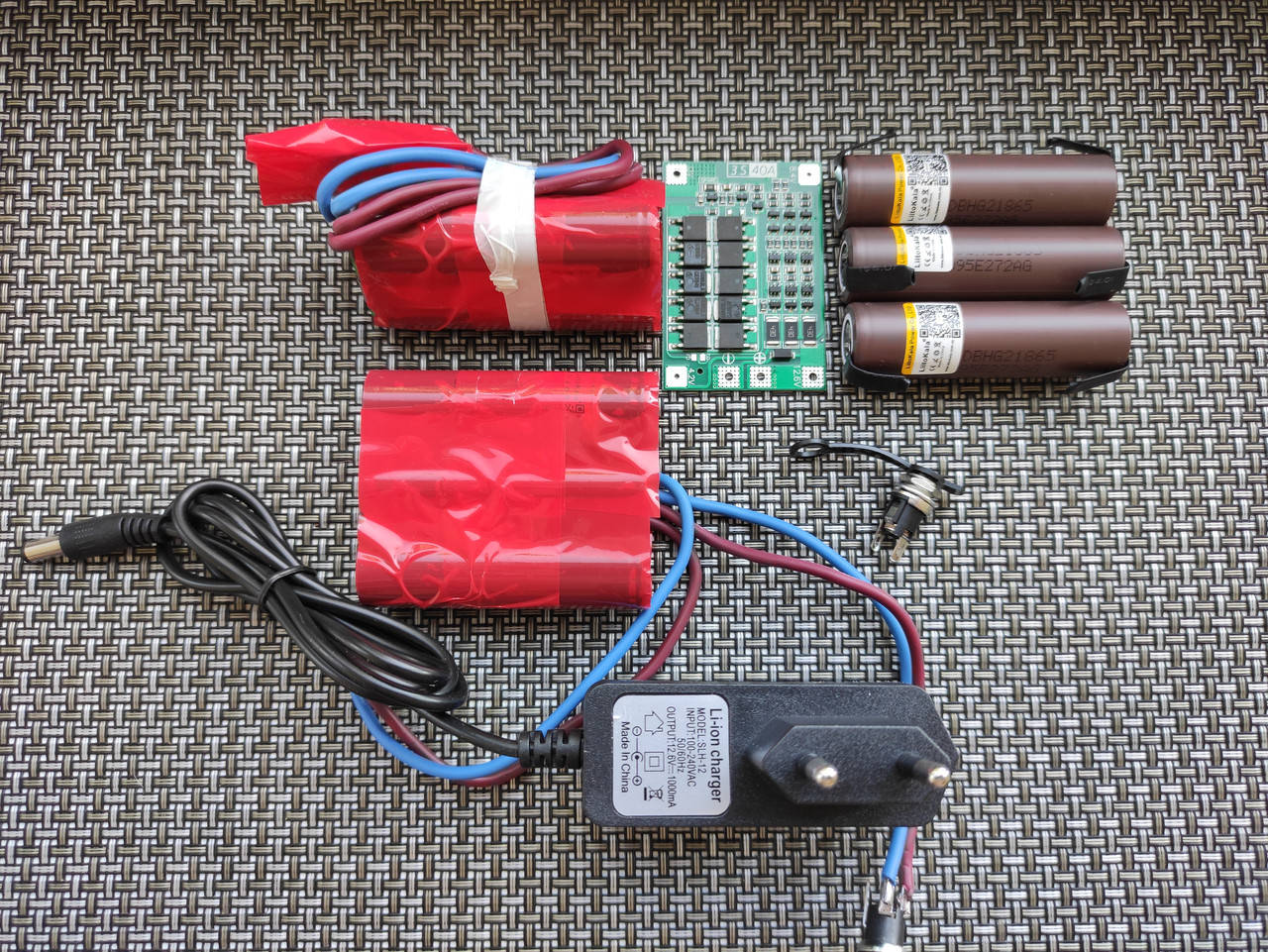 Комплект на Шуруповёрт 12.6V,перепаковка/сборка/bms 3S 18650 Li-ion,готовая сборка на 3000mAh +зарядка 1 Ампер
Комплект на Шуруповёрт 12.6V,перепаковка/сборка/bms 3S 18650 Li-ion,готовая сборка на 3000mAh +зарядка 1 Ампер