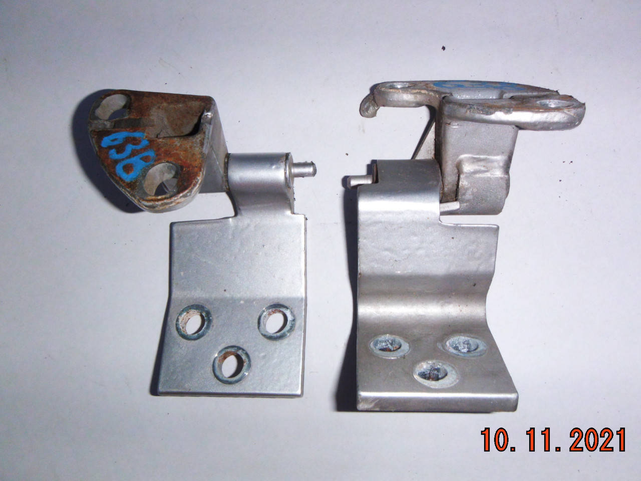 На Mercedes Vito W638 петли левой (правой) передней двери в идеале
На Mercedes Vito W638 петли левой (правой) передней двери в идеале