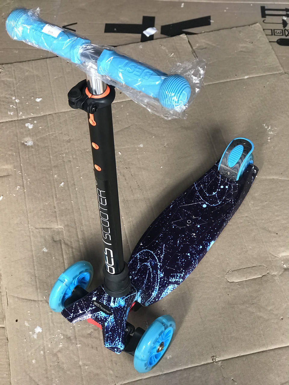 Самокат дитячий триколісний А 24656/779-1305 MAXI Best Scooter пластмасовий підсвічування коліс блакитний
Самокат дитячий триколісний А 24656/779-1305 MAXI Best Scooter пластмасовий підсвічування коліс блакитний