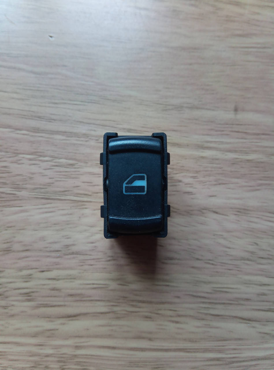Кнопка стеклоподъемника Volkswagen Passat B-5 , Golf 4 , Bora , Skoda Octavia 3B0 959 855 B
Кнопка стеклоподъемника Volkswagen Passat B-5 , Golf 4 , Bora , Skoda Octavia 3B0 959 855 B