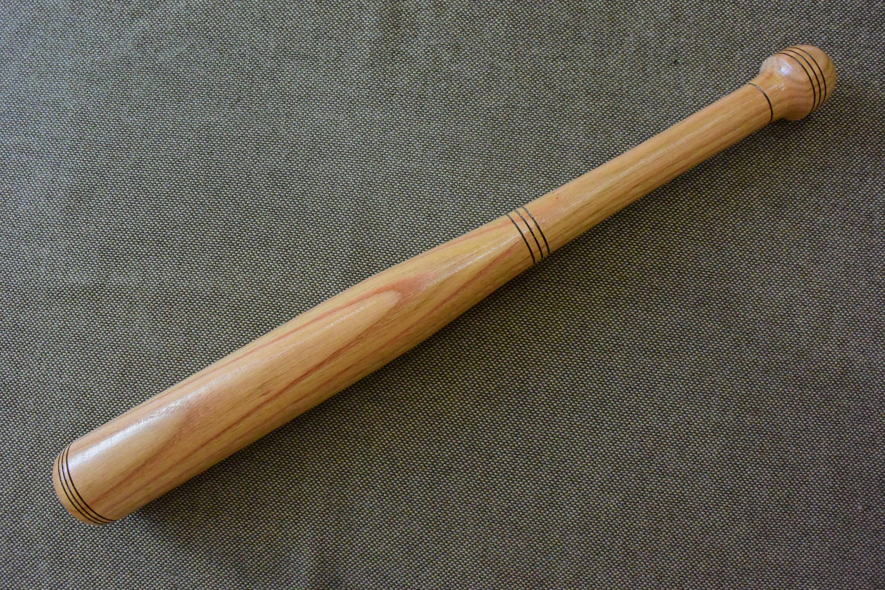 Бейсбольная бита деревянная 60см 
Бейсбольная бита деревянная 60см