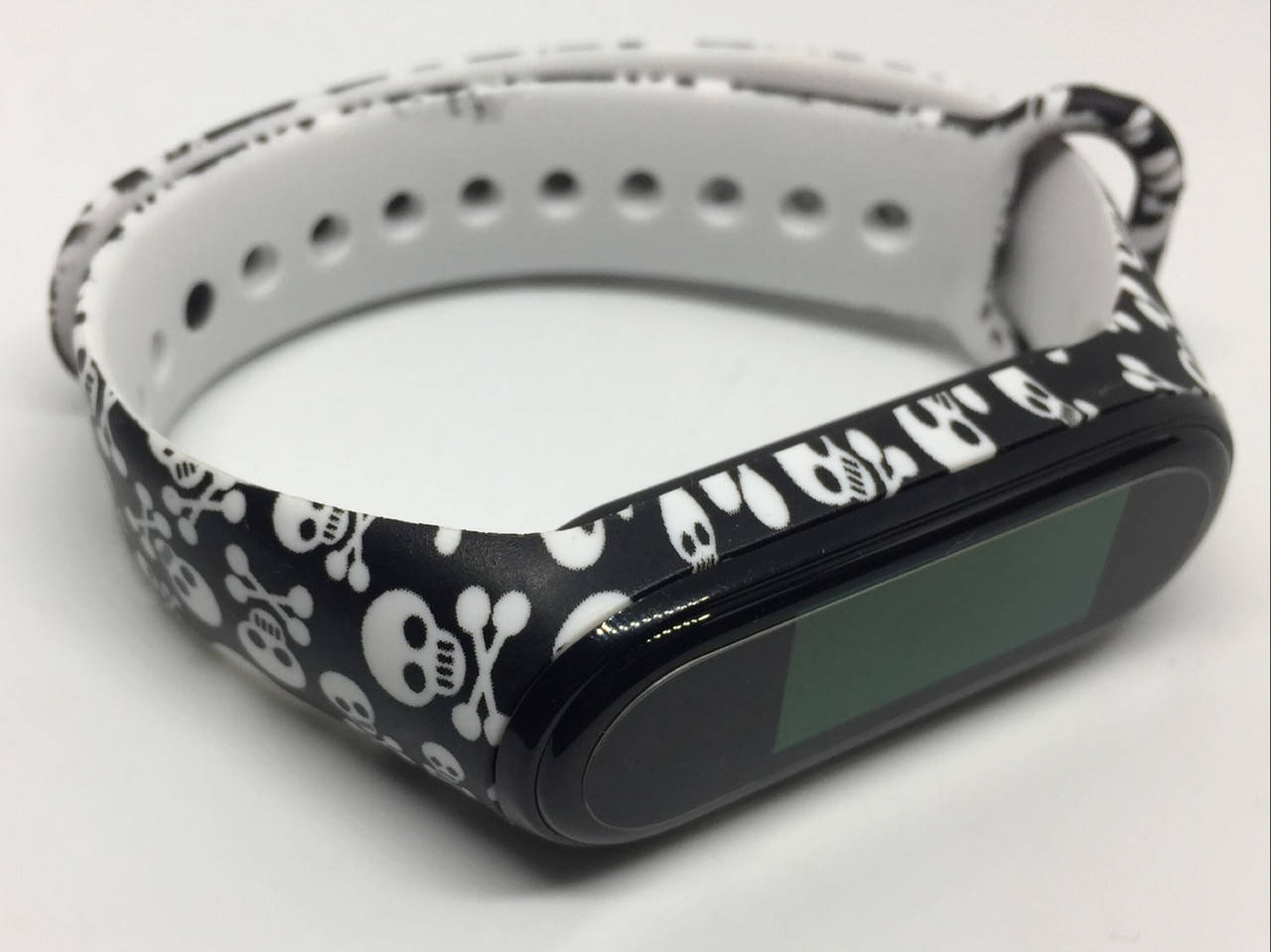 Ремешок mi band 4 mi band 3 с черепами черный
Ремешок mi band 4 mi band 3 с черепами черный