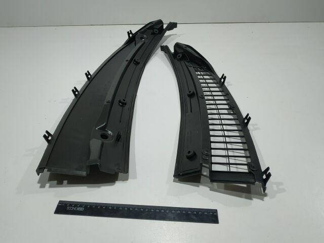 Облицовка рамки лобового стекла ВАЗ 2170 "жабо" старого образца 
Облицовка рамки лобового стекла ВАЗ 2170 "жабо" старого образца