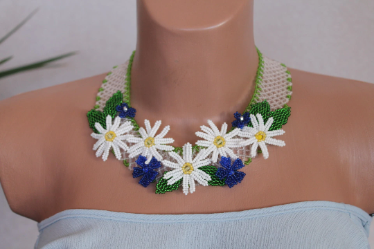 Цветочное колье из бисера. Полевые цветы из бисера.
Цветочное колье из бисера. Полевые цветы из бисера.