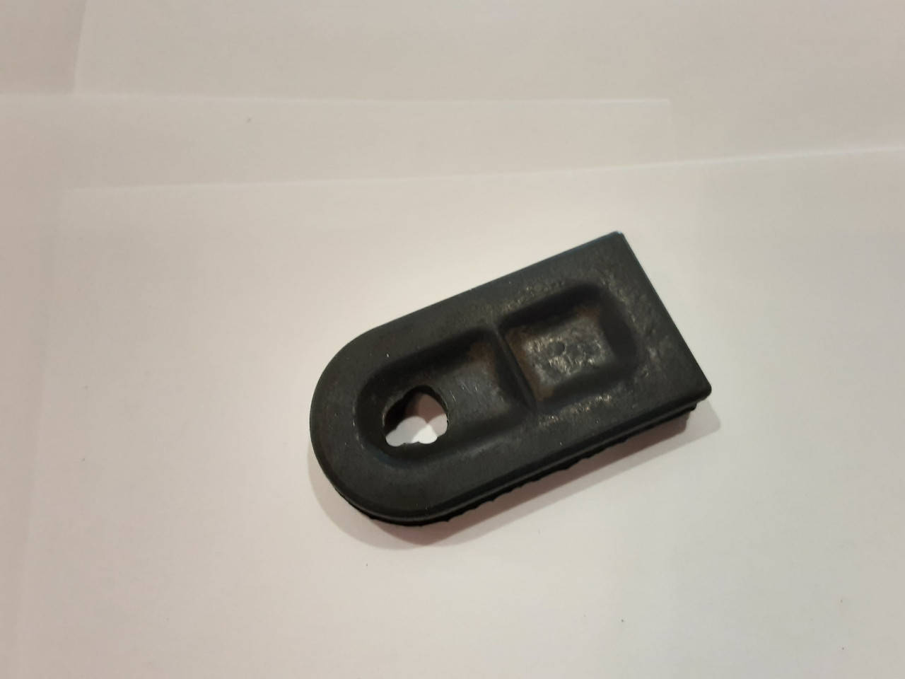 Резинка-проходка проводки генератора Ява 634/638
Резинка-проходка проводки генератора Ява 634/638