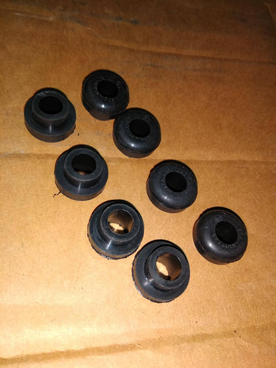 Втулка уплотнительная крышки клапанов Волга Газель дв 405, 406, 409 к-т (пр-во Украина)
Втулка уплотнительная крышки клапанов Волга Газель дв 405, 406, 409 к-т (пр-во Украина)