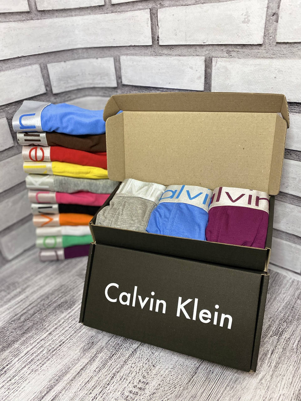 Набор мужских трусов боксеры Calvin Klein хлопок подарочный комплект в коробке 3, М
Набор мужских трусов боксеры Calvin Klein хлопок подарочный комплект в коробке 3, М