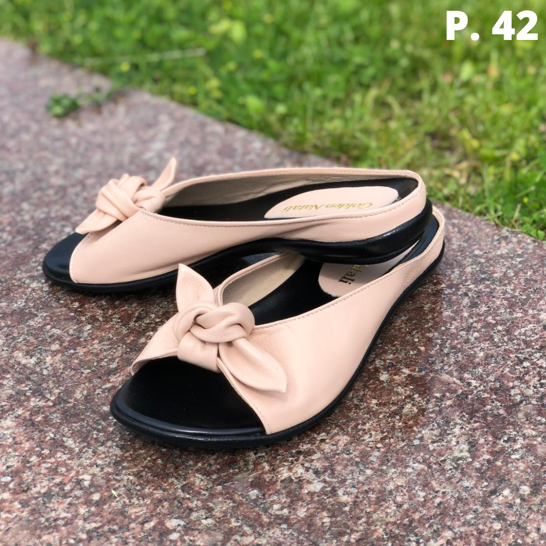 Шлепанцы женские кожаные пудровые "Cима" 42 размера, шлепанцы женские украинского производства на танкетке
Шлепанцы женские кожаные пудровые "Cима" 42 размера, шлепанцы женские украинского производства на танкетке