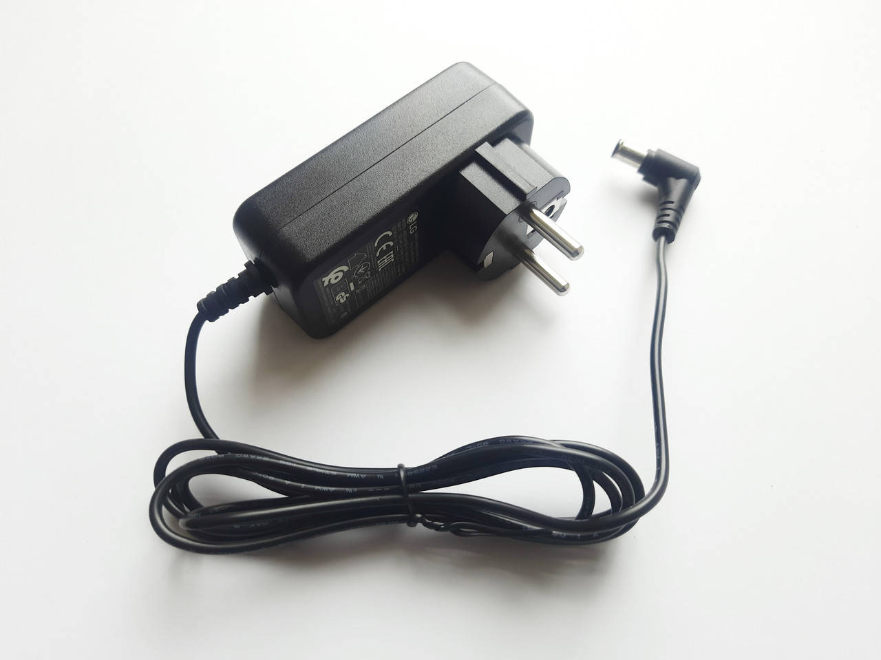 Сетевой блок питания для мониторов LG 19В, 1.3А (25W), разъем 6.5/4.4 (pin inside), ОРИГИНАЛЬНЫЙ
Сетевой блок питания для мониторов LG 19В, 1.3А (25W), разъем 6.5/4.4 (pin inside), ОРИГИНАЛЬНЫЙ