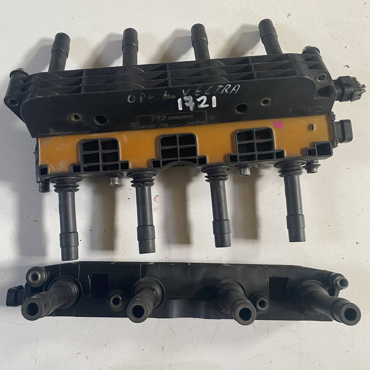 19005212 Катушка зажигания Opel Corsa Vectra B Astra G Zafira Combo Tigra 1.4 1.6 X14XE, Z14XE, X16XE, Z16XE
19005212 Катушка зажигания Opel Corsa Vectra B Astra G Zafira Combo Tigra 1.4 1.6 X14XE, Z14XE, X16XE, Z16XE