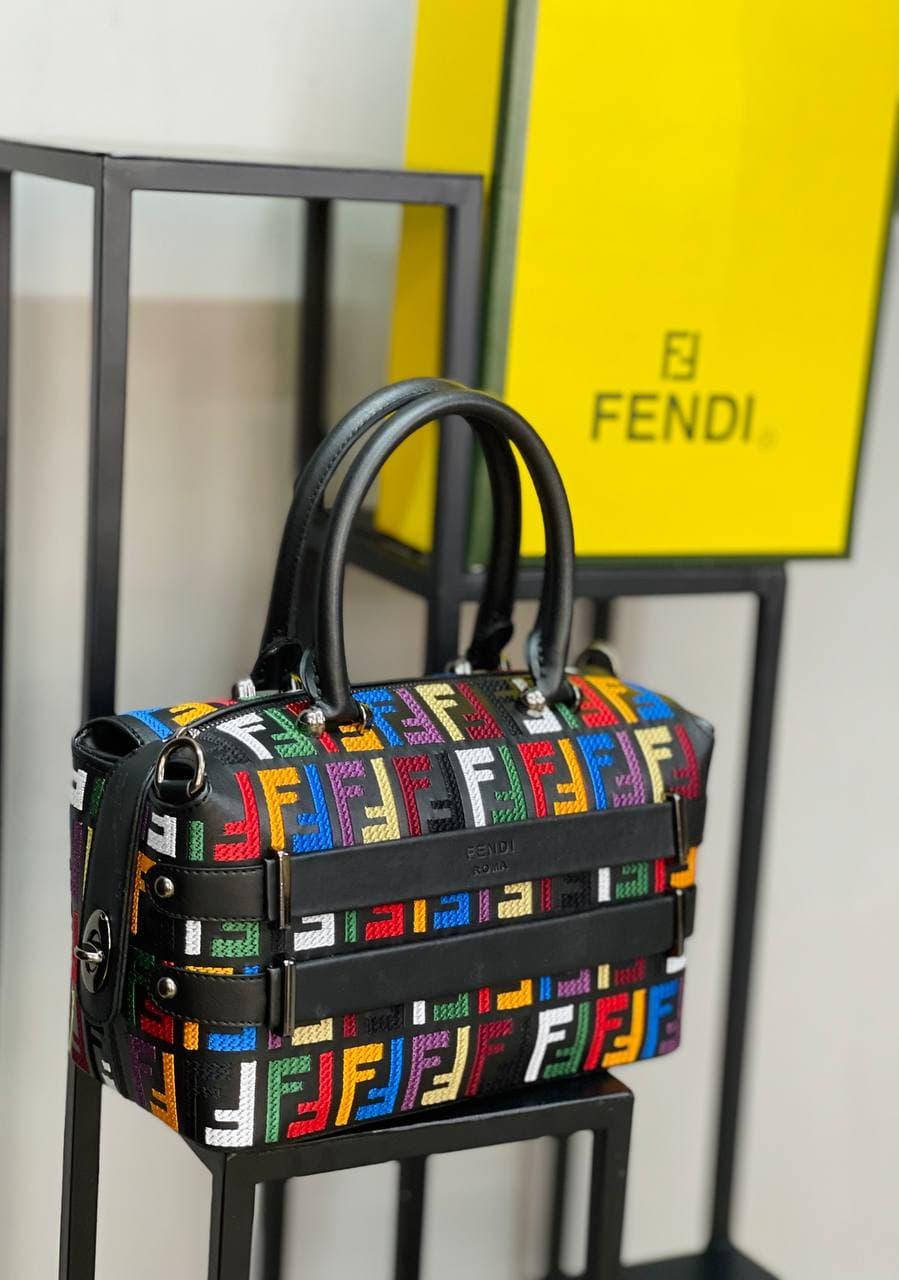 Сумка черная женская Fendi Beige Саквояж Фэнди с цветным принтом Люкс качество, Черный
Сумка черная женская Fendi Beige Саквояж Фэнди с цветным принтом Люкс качество, Черный