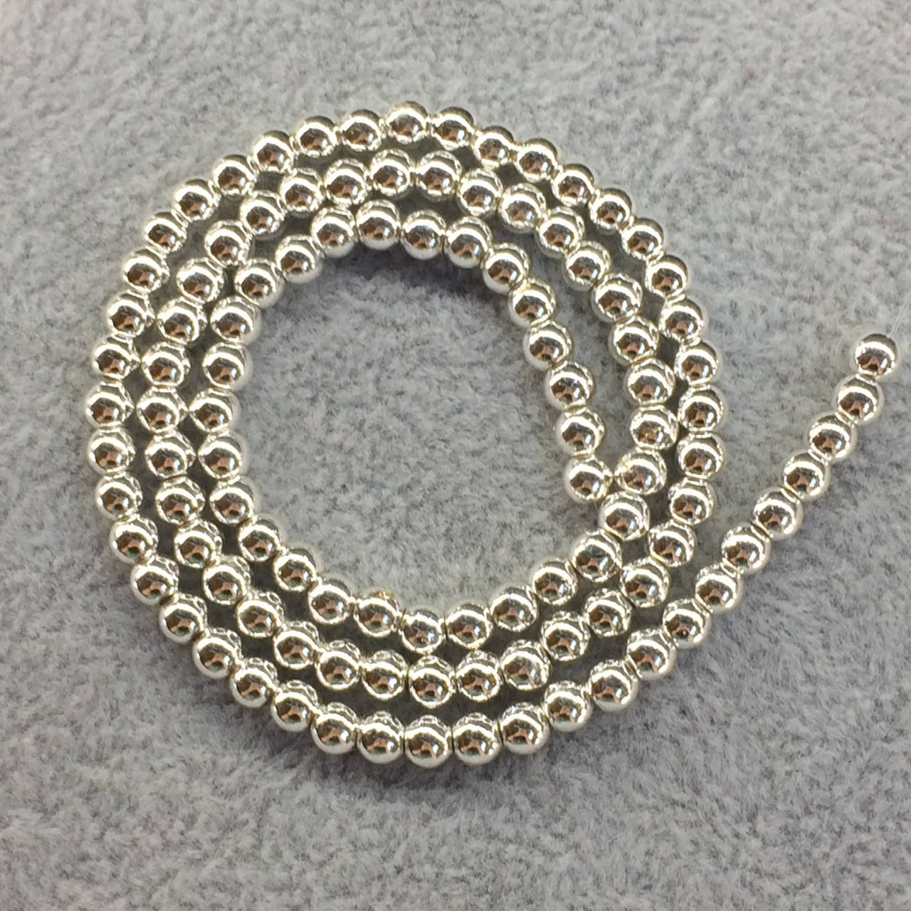 Бусины на нитке Гематит гладкий шарик цвет серебро d=4мм
Бусины на нитке Гематит гладкий шарик цвет серебро d=4мм