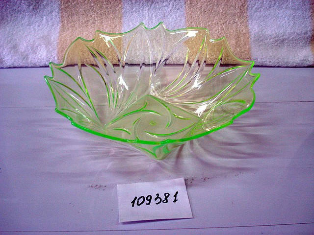 Салатник пластиковый диам 24 высота 8,5 см, Зелёный 
Салатник пластиковый диам 24 высота 8,5 см, Зелёный