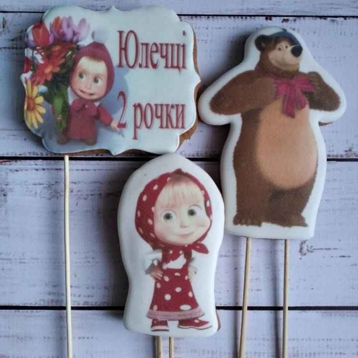 Имбирно-медовые пряники Маша и медведь, набор пряников, пряники топперы, пряники на палочках в торт
Имбирно-медовые пряники Маша и медведь, набор пряников, пряники топперы, пряники на палочках в торт