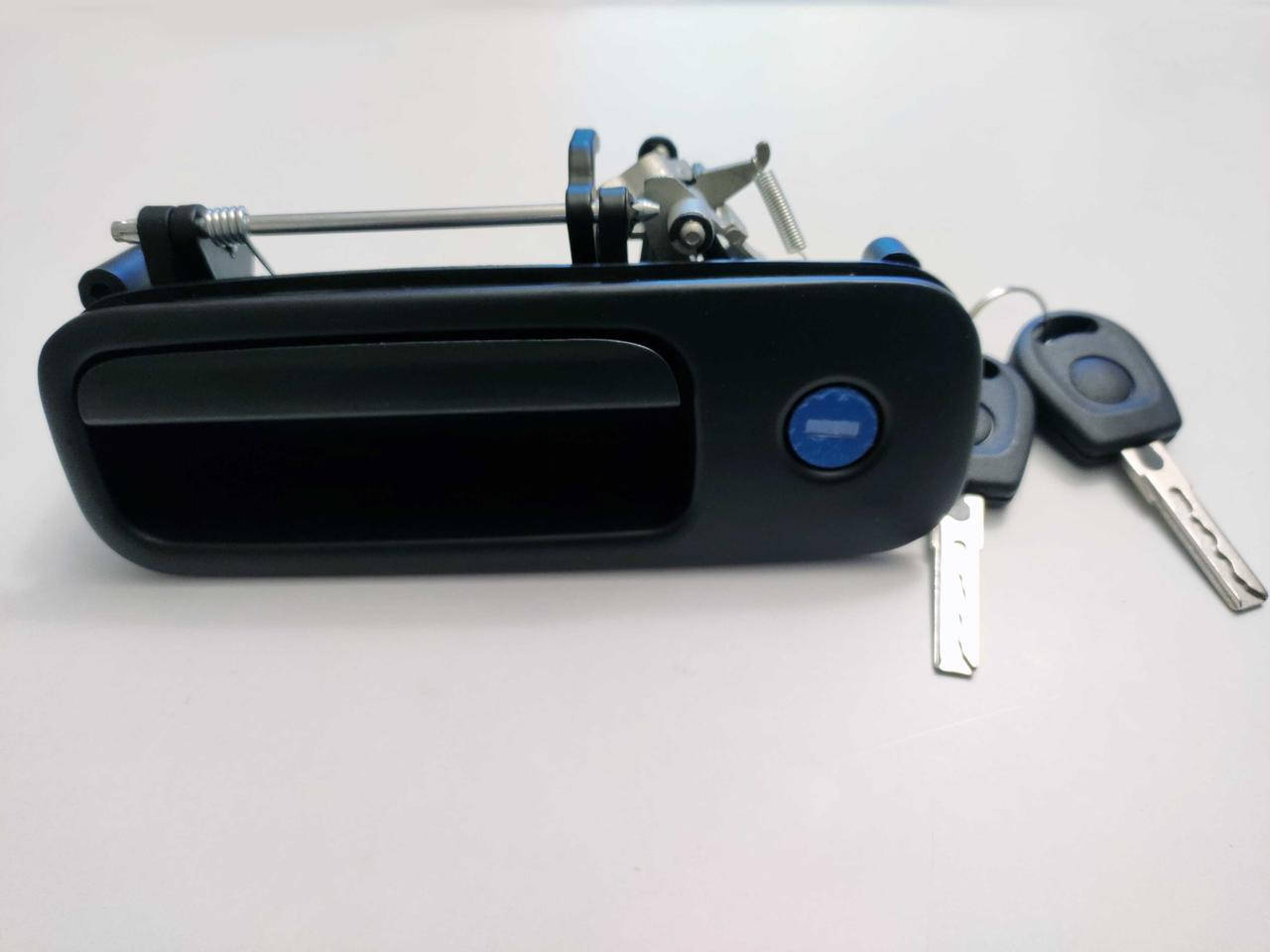 Ручка задней двери с личинкой Volkswagen Golf 3/ Golf 4/ Lupo/ Polo / Caddy 3/ T5 / Seat Alhambra / Arosa
Ручка задней двери с личинкой Volkswagen Golf 3/ Golf 4/ Lupo/ Polo / Caddy 3/ T5 / Seat Alhambra / Arosa
