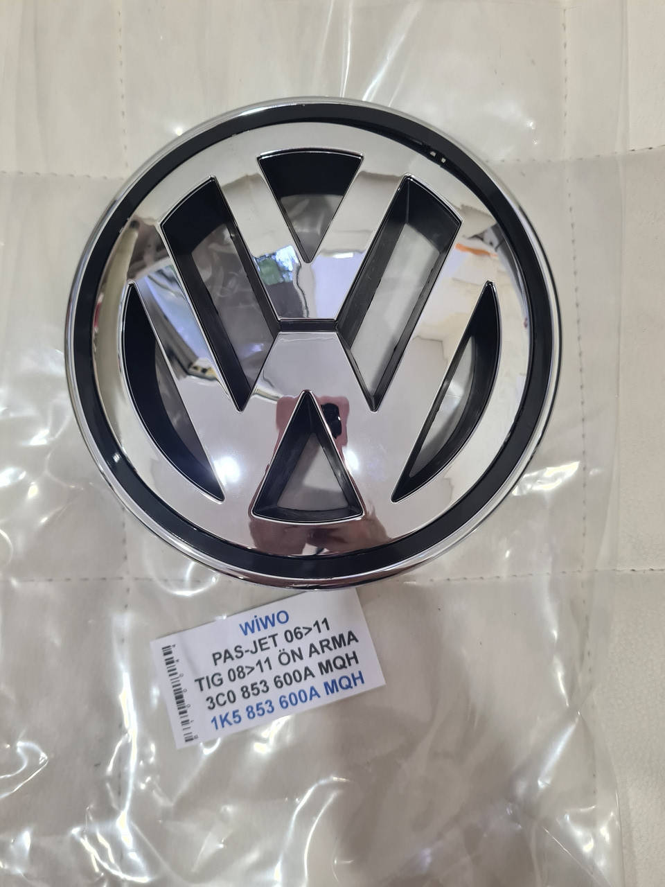 Эмблема значок на решетку радиатора Volkswagen VW B6 Passat , JETTA 06-11, TIGUAN 08-11 1K5 853 600A MQH
Эмблема значок на решетку радиатора Volkswagen VW B6 Passat , JETTA 06-11, TIGUAN 08-11 1K5 853 600A MQH