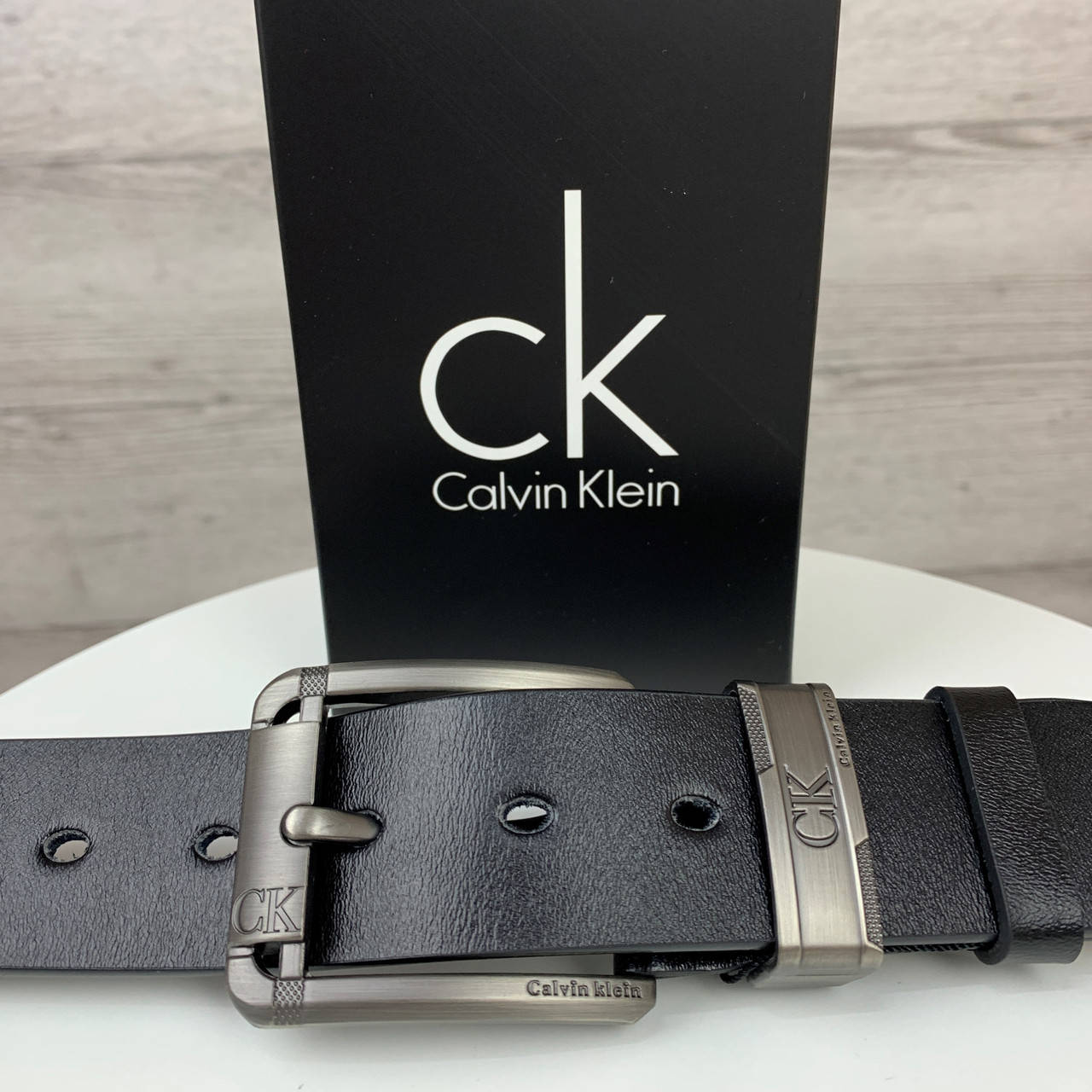 Оригинальный подарок мужской ремень из натуральной кожи Calvin мужчине, мужу, парню, брату, начальнику, другу
Оригинальный подарок мужской ремень из натуральной кожи Calvin мужчине, мужу, парню, брату, начальнику, другу