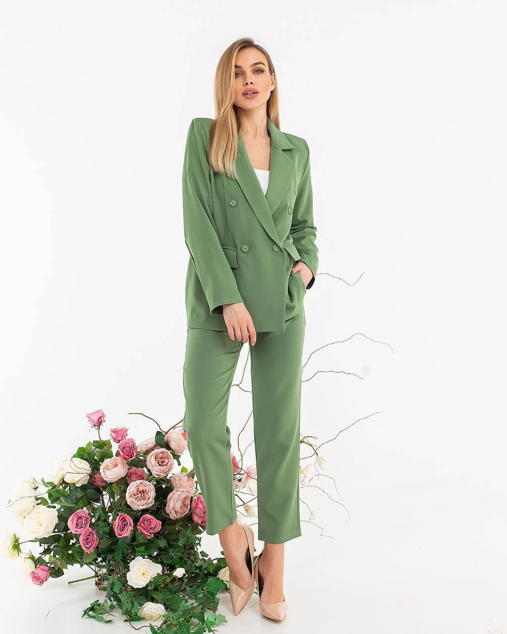 Женский брючный костюм деловой с пиджаком, Оливковый
Женский брючный костюм деловой с пиджаком, Оливковый