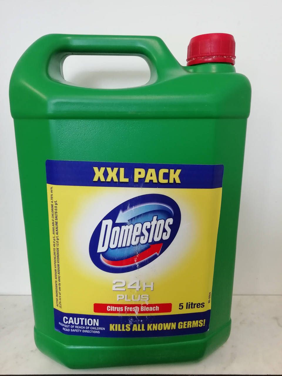 Универсальное миющее средство Domestos Professional с дезинфицирующим эффектом "Цитрусовая свежесть", 5л
Универсальное миющее средство Domestos Professional с дезинфицирующим эффектом "Цитрусовая свежесть", 5л