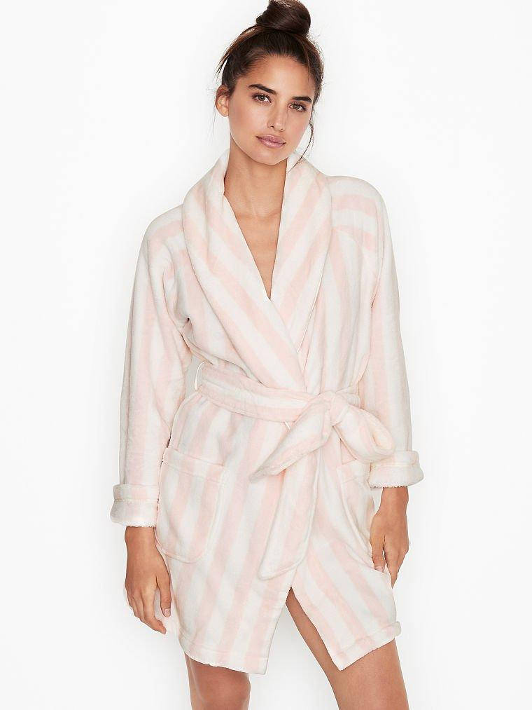Халат женский плюшевый Victoria's Secret Logo Short Cozy Robe белый в нежно-розовую полоску, XL/XXL, Разные цвета
Халат женский плюшевый Victoria's Secret Logo Short Cozy Robe белый в нежно-розовую полоску, XL/XXL, Разные цвета