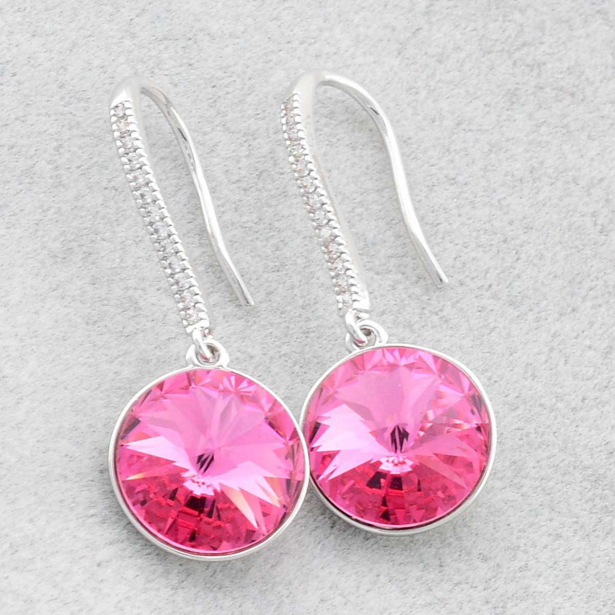 Серьги Xuping с кристаллами Swarovski 83140 размер 30х13 мм цвет розовый позолота Белое Золото
Серьги Xuping с кристаллами Swarovski 83140 размер 30х13 мм цвет розовый позолота Белое Золото