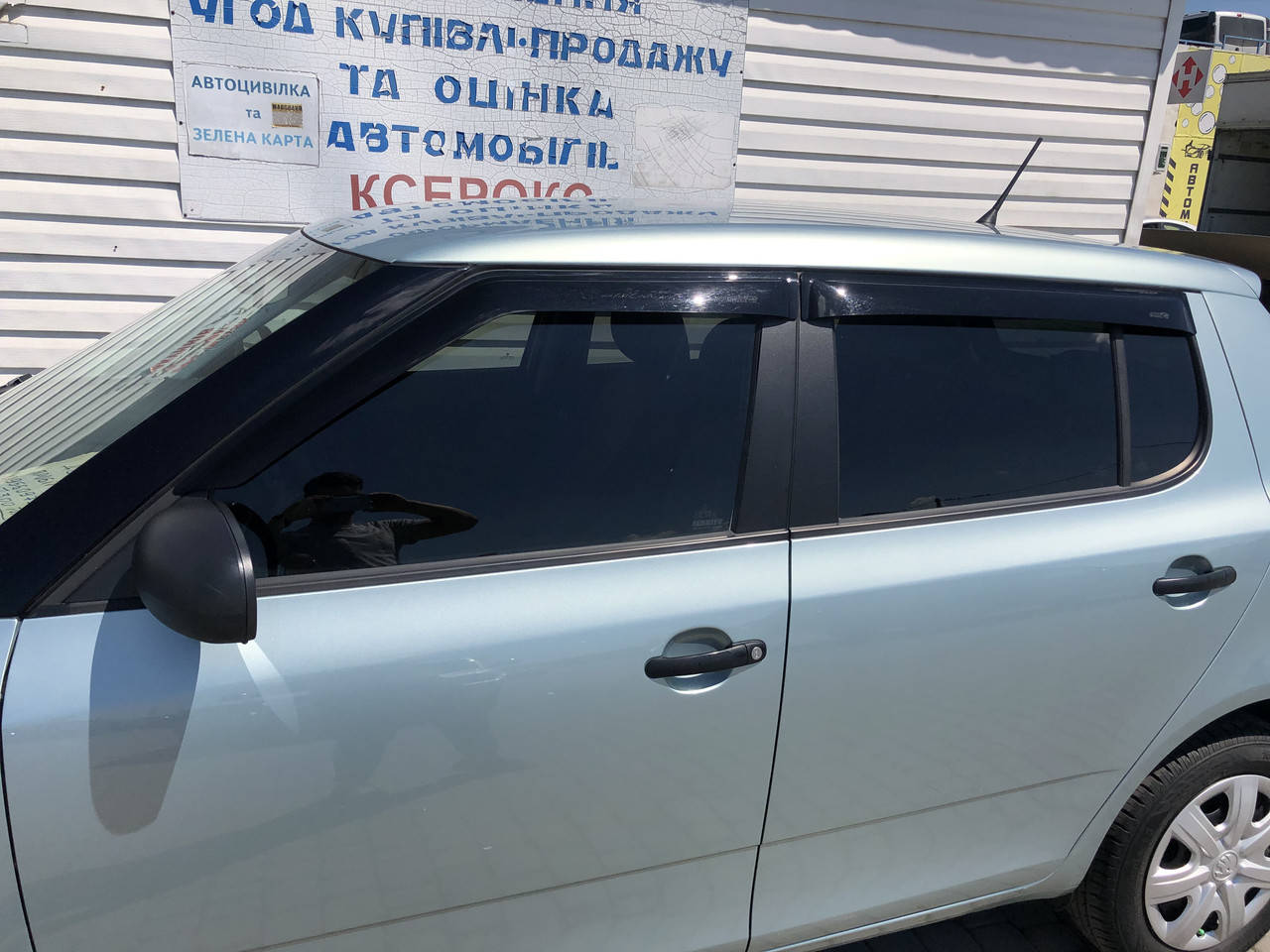 Дефлекторы окон (ветровики) клеющие / накладные Skoda Fabia II 2007->2013 HB 4шт (ANV-AIR)
Дефлекторы окон (ветровики) клеющие / накладные Skoda Fabia II 2007->2013 HB 4шт (ANV-AIR)