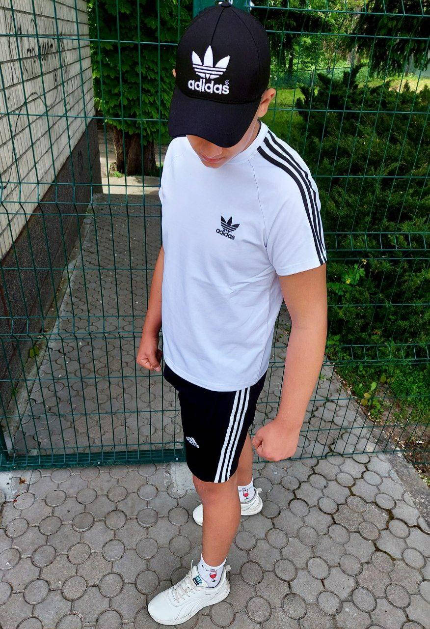 Мужской спортивный костюм шорты и футболка Adidas. Летний комплект шорты и футболка Adidas лампасный. M
Мужской спортивный костюм шорты и футболка Adidas. Летний комплект шорты и футболка Adidas лампасный. M