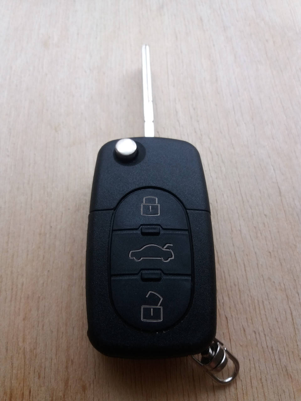Корпус выкидного авто ключа для Audi A4, A6, A8 (Ауди A4, A6, A8) 3 ― кнопки на 2 батарейки.
Корпус выкидного авто ключа для Audi A4, A6, A8 (Ауди A4, A6, A8) 3 ― кнопки на 2 батарейки.