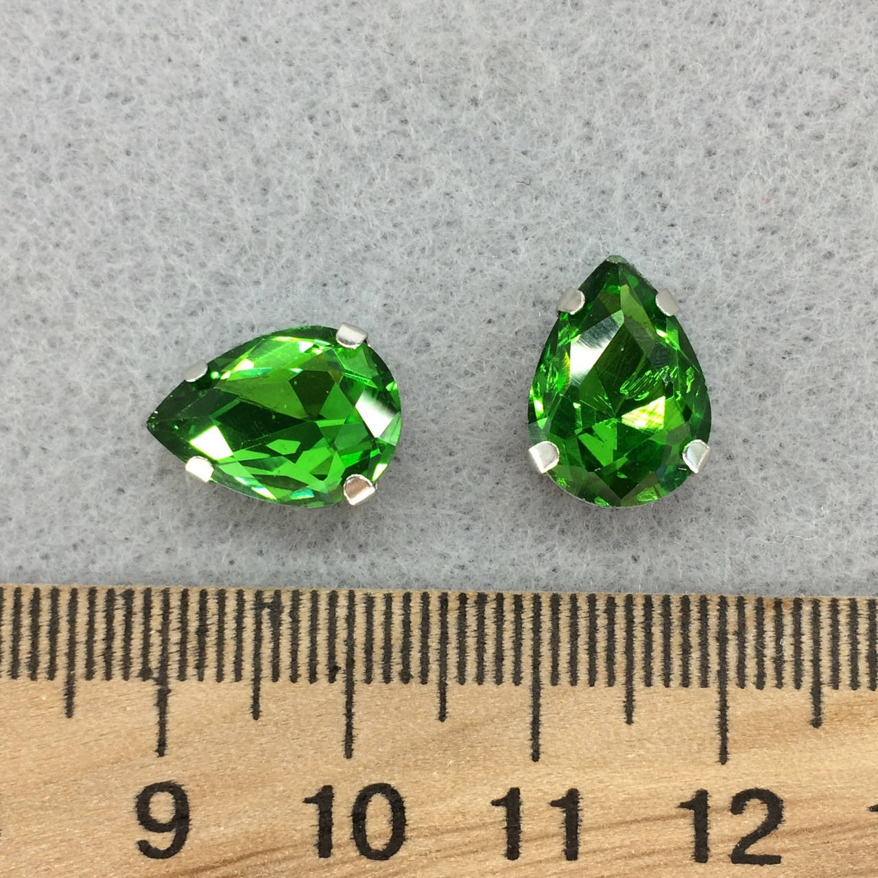 Страз в цапах 10*14мм (стекло) зеленый, Зелёный
Страз в цапах 10*14мм (стекло) зеленый, Зелёный