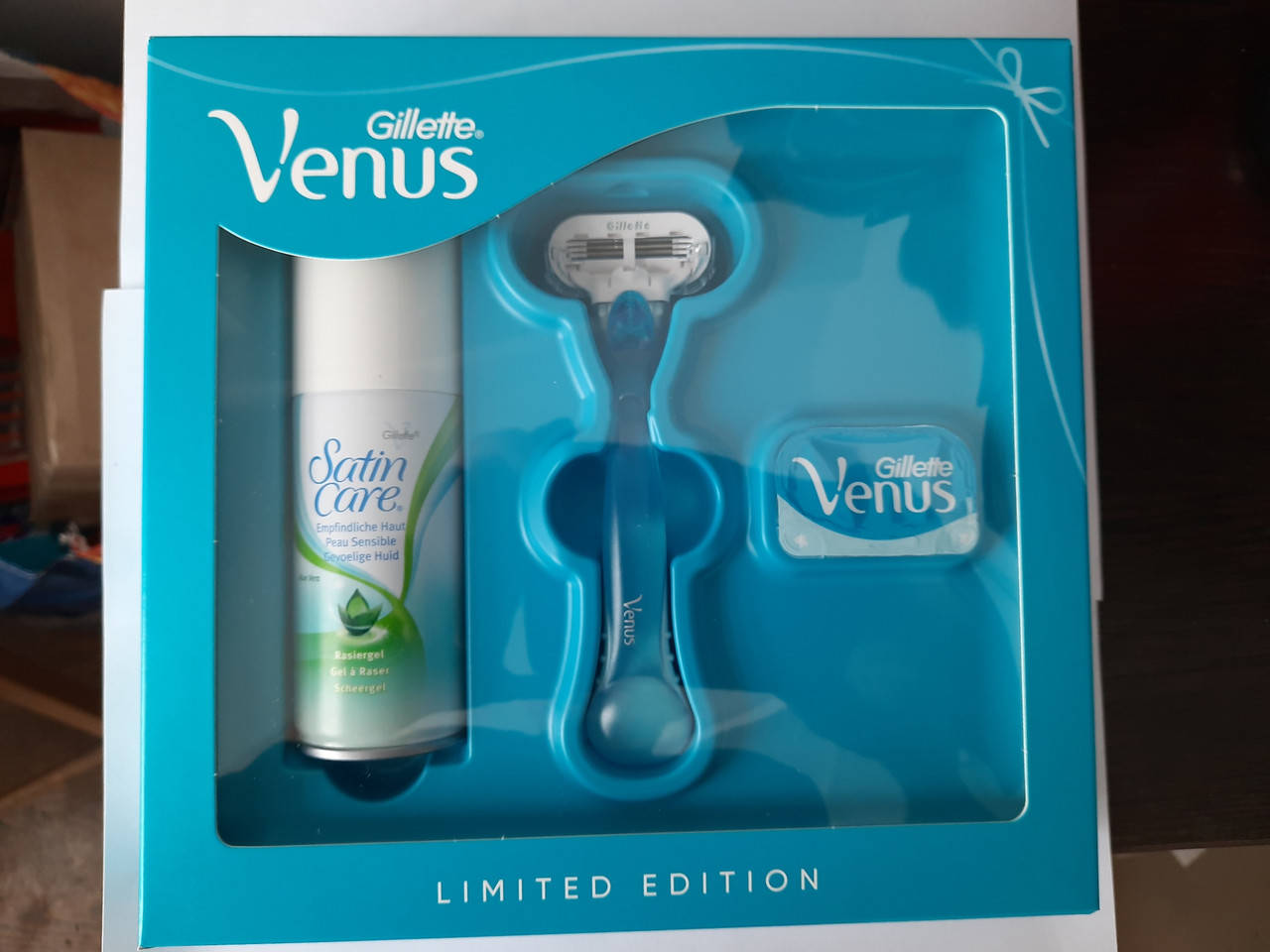 Набор (Станок женский для бритья Gillette Venus + 2 карт. + гельдля бритья 75 мл.)
Набор (Станок женский для бритья Gillette Venus + 2 карт. + гельдля бритья 75 мл.)