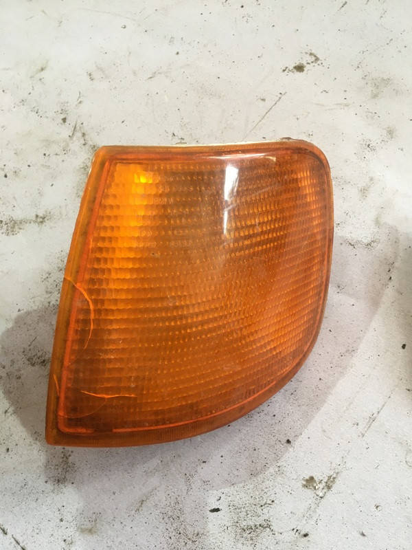 Указатель поворота Ford Sierra 2 20/22.301.000 Лево Перед 
Указатель поворота Ford Sierra 2 20/22.301.000 Лево Перед