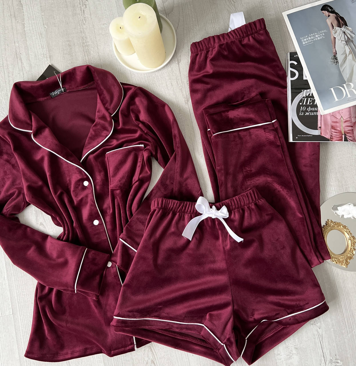 Плюшевый комплект три в одном: рубашка, штаны и шорты M бордо
Плюшевый комплект три в одном: рубашка, штаны и шорты M бордо