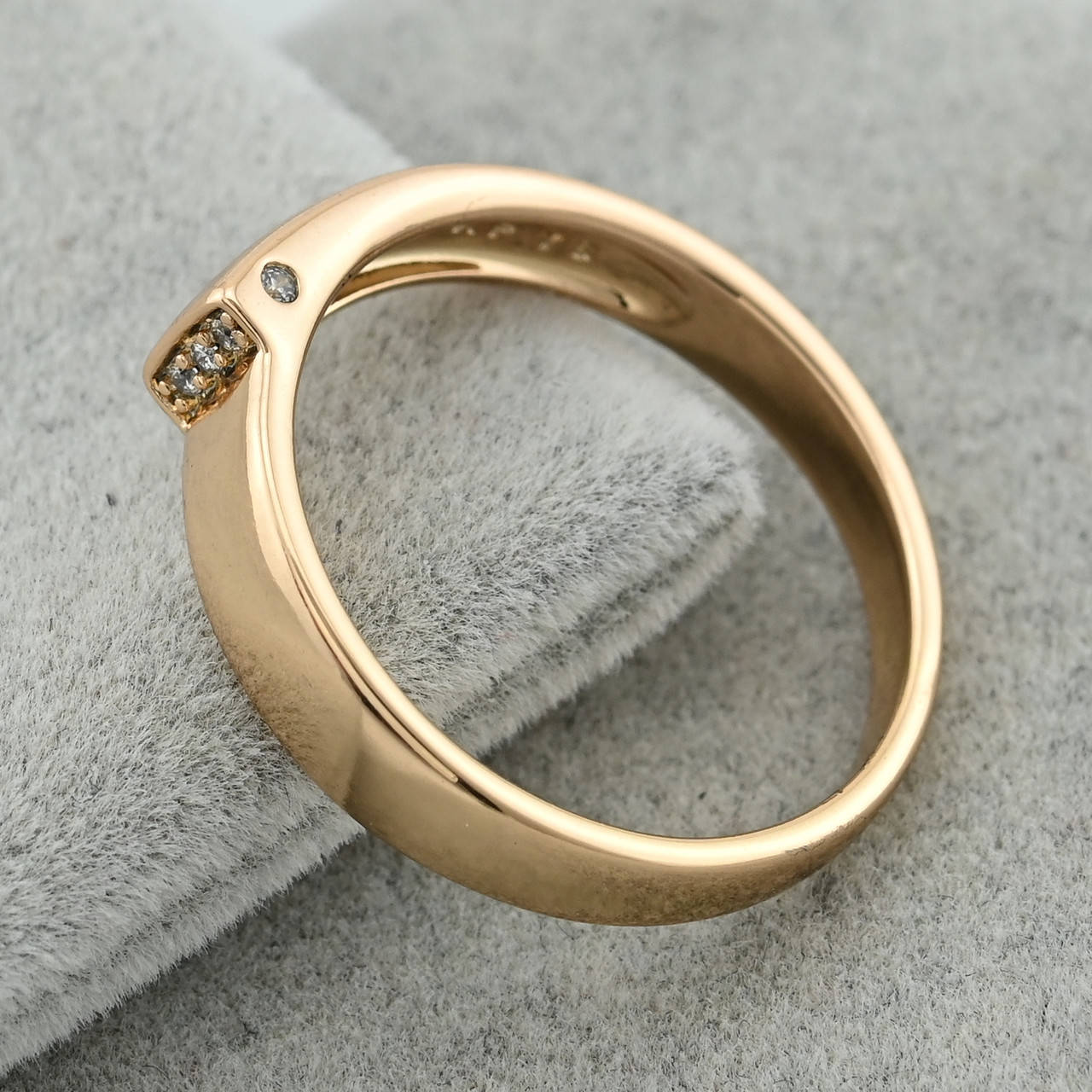 Кольцо Xuping 35166 белые фианиты позолота 18К размер 18 
Кольцо Xuping 35166 белые фианиты позолота 18К размер 18