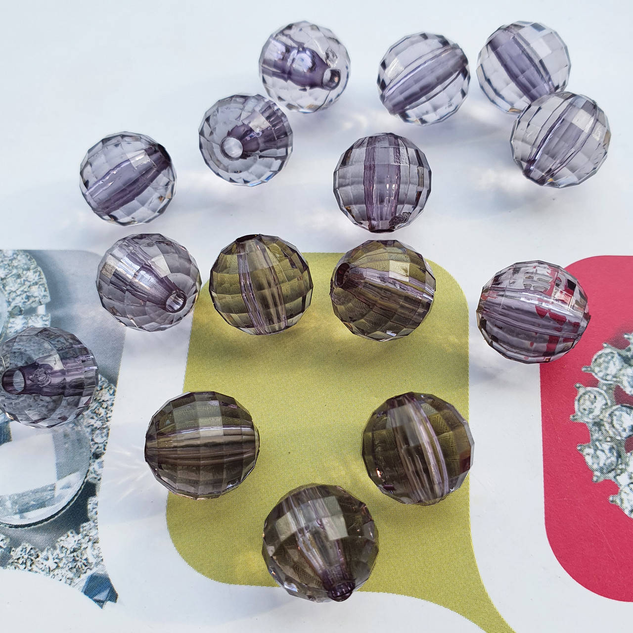 Пластикова намистина, гранована куля, сіра 8 мм, 20 г
Пластикова намистина, гранована куля, сіра 8 мм, 20 г