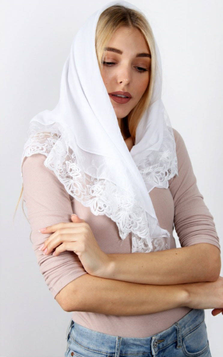 Платок белый нарядный в церковь на крестины на венчание Ариана