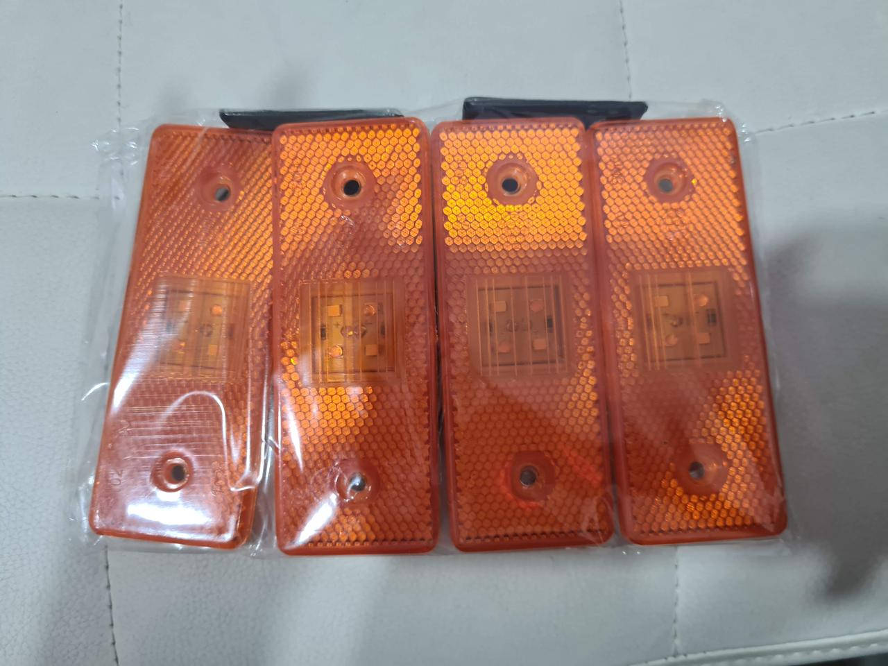 Габаритные огни для грузовиков желтые 24V LED прямые, Повторители поворотов грузовые, габариты Польща
Габаритные огни для грузовиков желтые 24V LED прямые, Повторители поворотов грузовые, габариты Польща