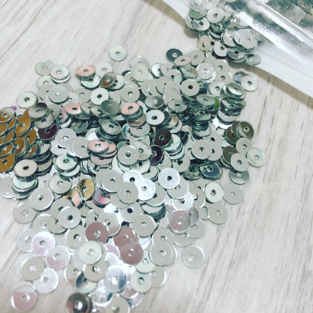 Пайетки 4 мм, серебряные, Серебристий
Пайетки 4 мм, серебряные, Серебристий