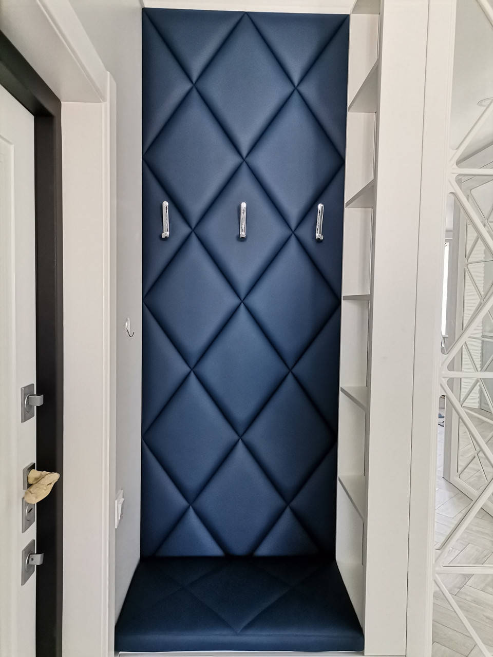 Мягкая стеновая панель в прихожую
Мягкая стеновая панель в прихожую