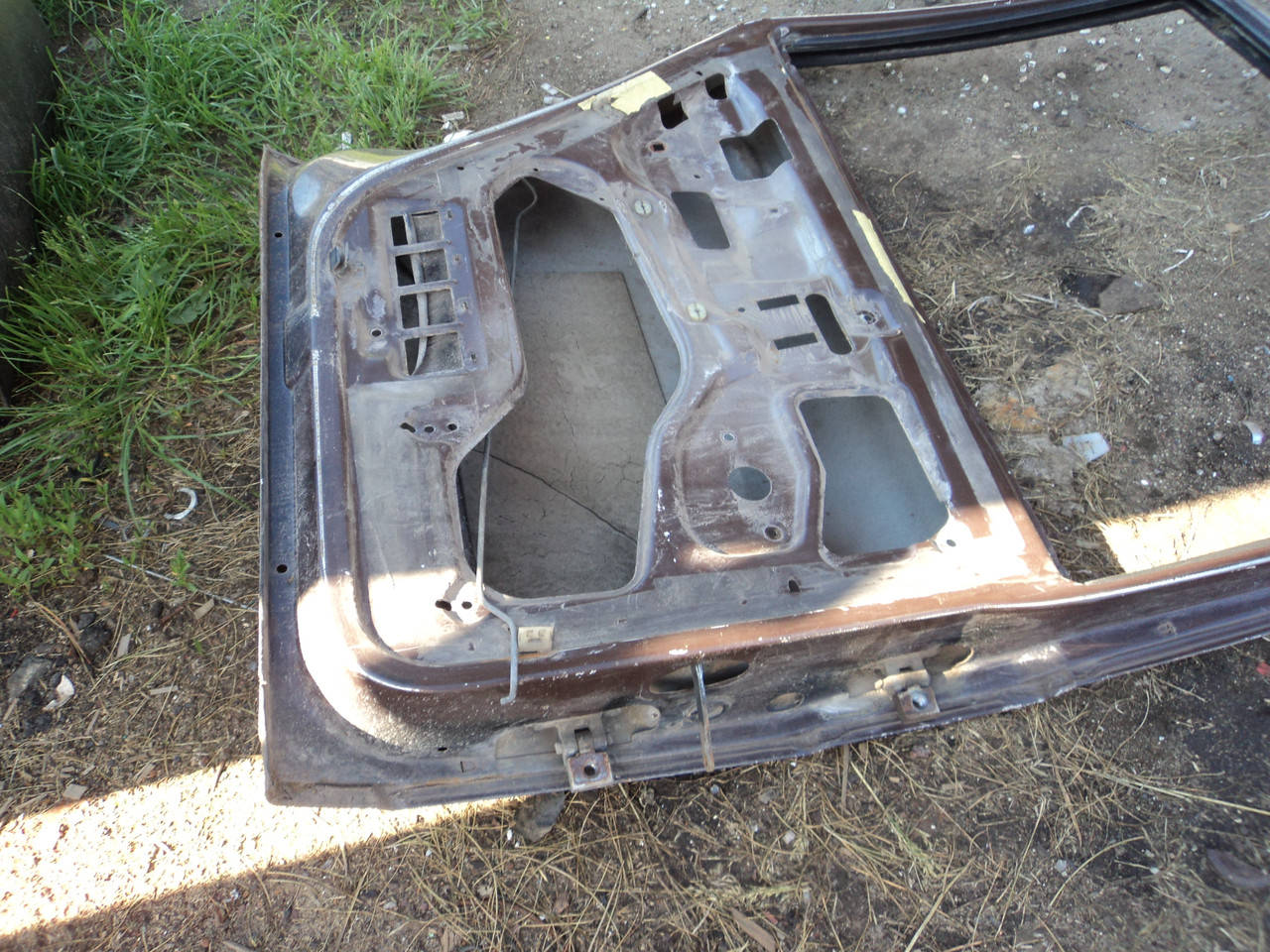 Фольксваген пассат б2(1980-1988) задня ліва дверка
Фольксваген пассат б2(1980-1988) задня ліва дверка