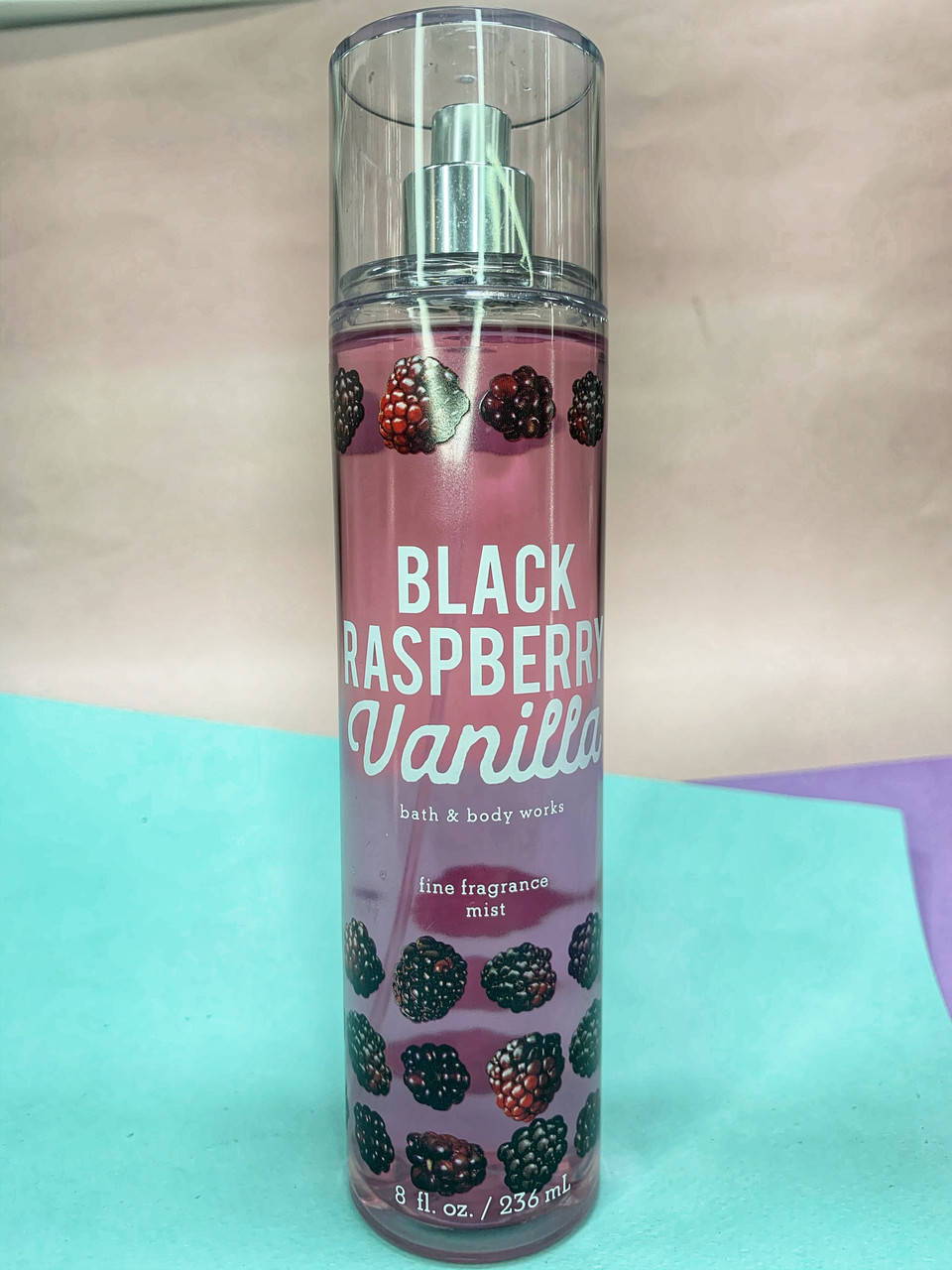 Парфюмированный спрей для тела Black Raspberry & Vanilla от Bath and Body Works,236 мл
Парфюмированный спрей для тела Black Raspberry & Vanilla от Bath and Body Works,236 мл