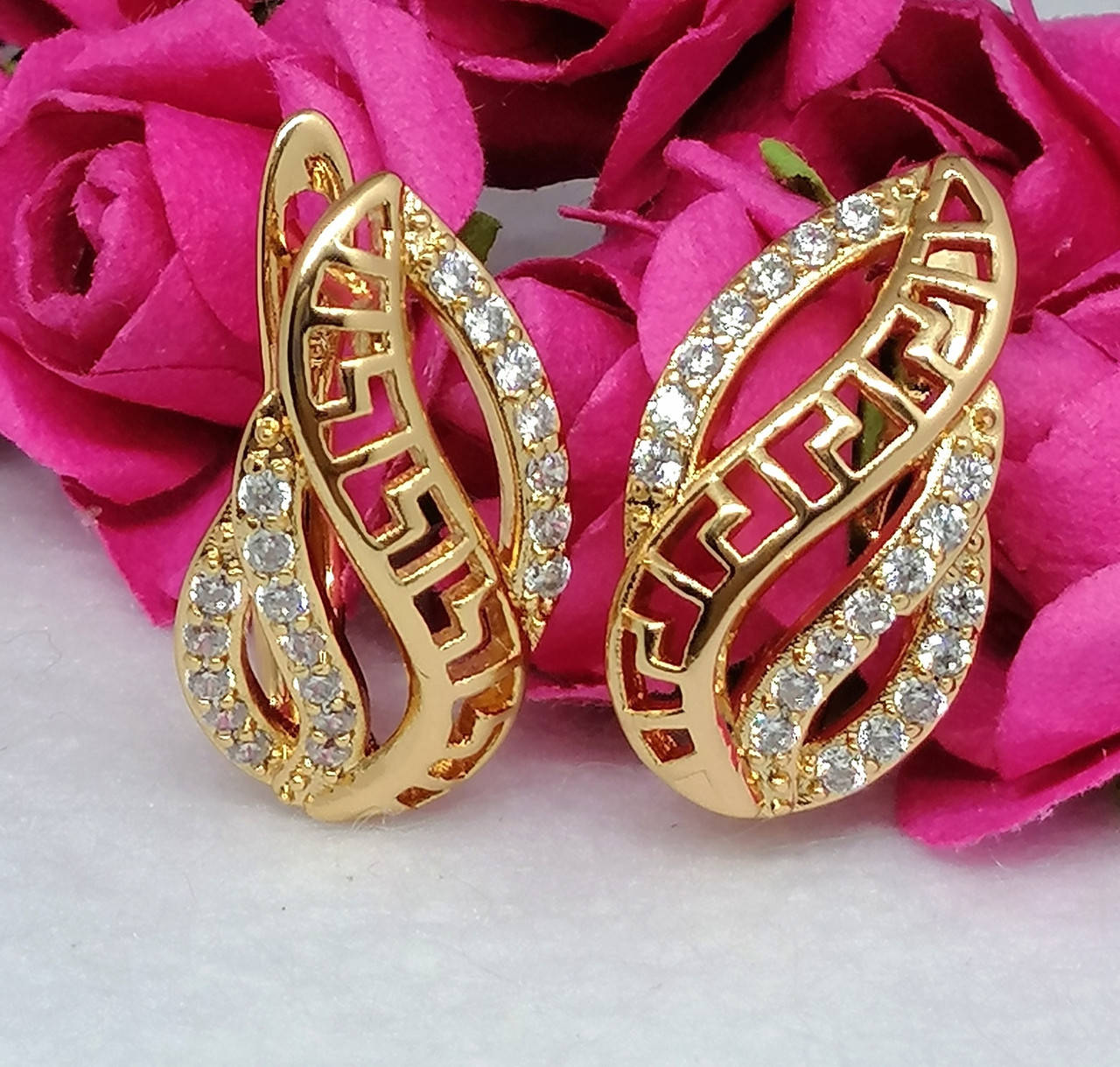 Красивые женские серьги из медицинского золота. Сережки позолоченные ХР. Медзолото
Красивые женские серьги из медицинского золота. Сережки позолоченные ХР. Медзолото