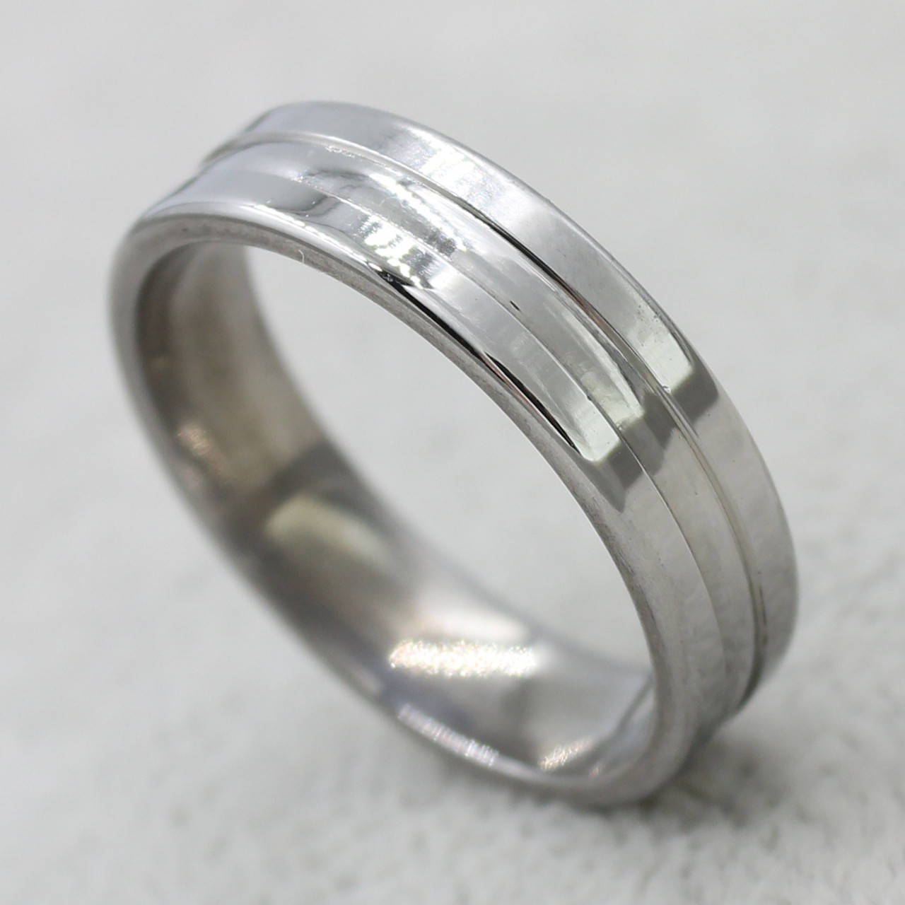 Кольцо серебристое из ювелирной медицинской стали от Stainless Steel марка 316L ширина 6 мм сталь
Кольцо серебристое из ювелирной медицинской стали от Stainless Steel марка 316L ширина 6 мм сталь