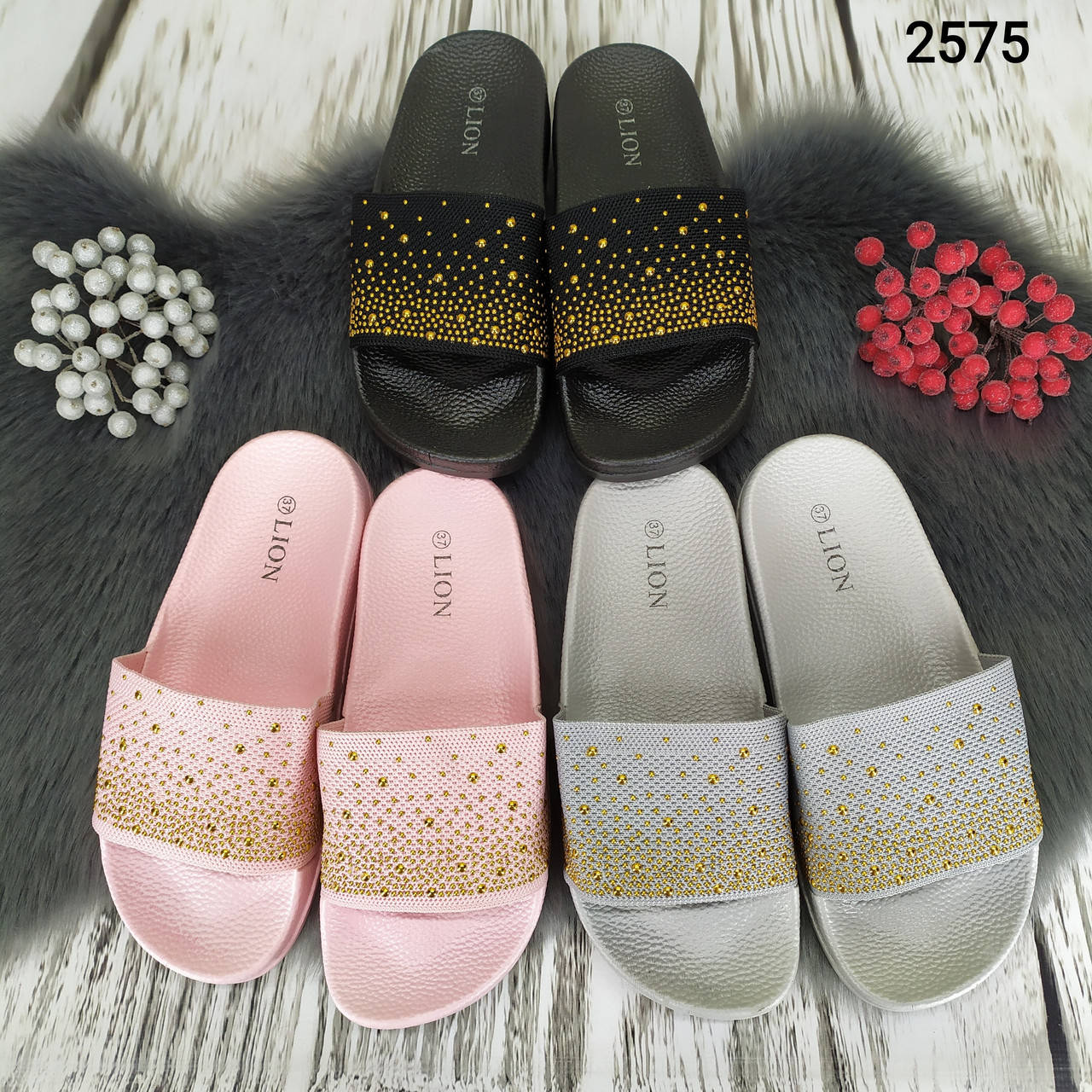 Женские шлепанцы сланцы текстильные на резиновой подошве
Женские шлепанцы сланцы текстильные на резиновой подошве